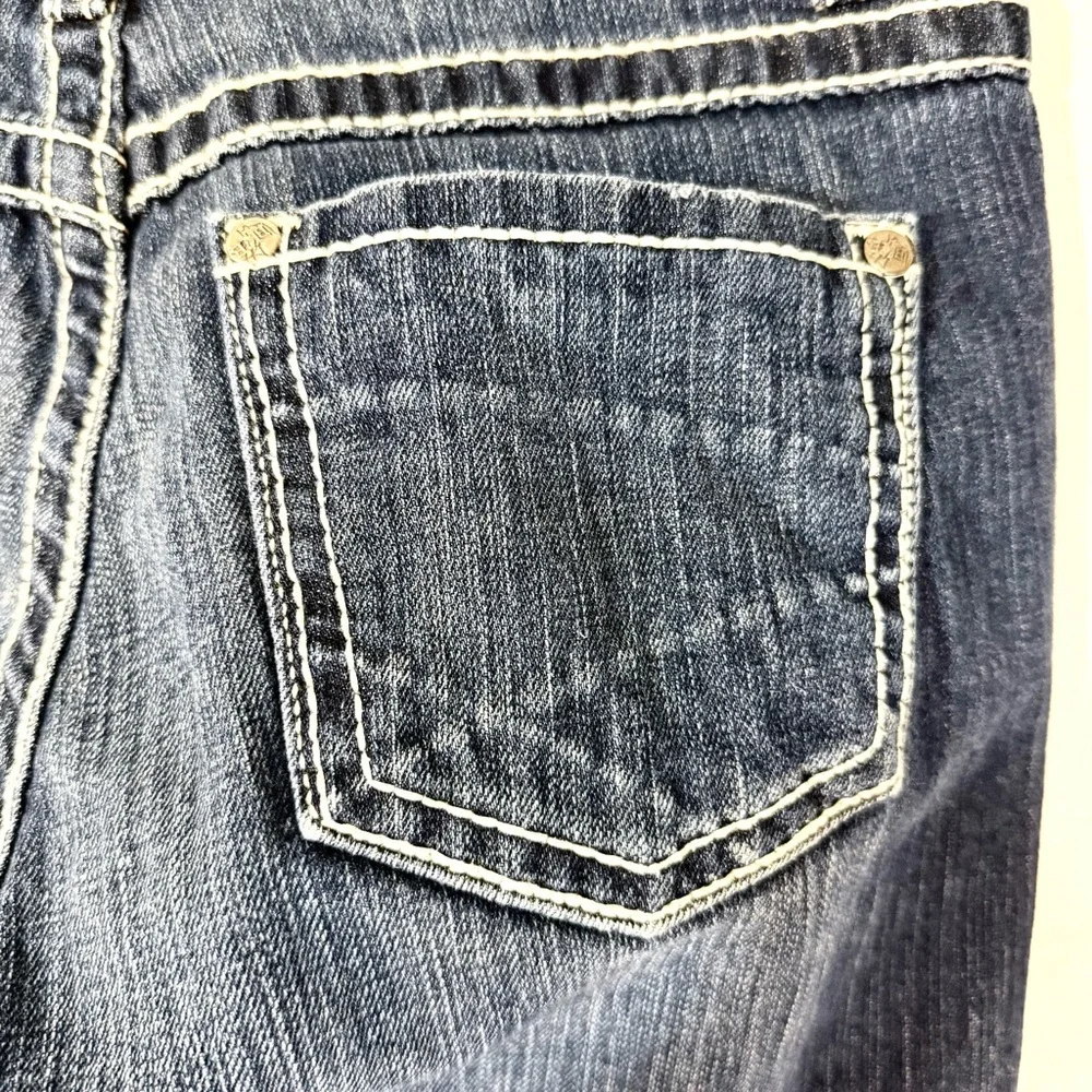 BKE Culture Boot Cut Low Rise Jeans With Stretch And Contrast Stitching Size 28